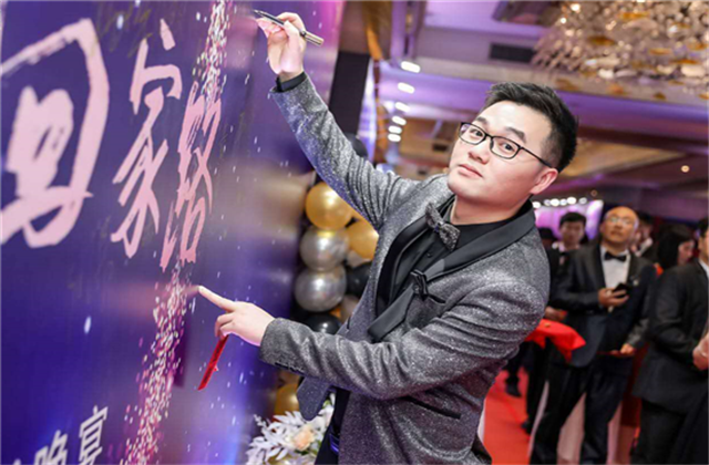 【高光“疫”事】勇敢逆行的特殊“网约车”——J9九游90后，用信念打通生命运输线