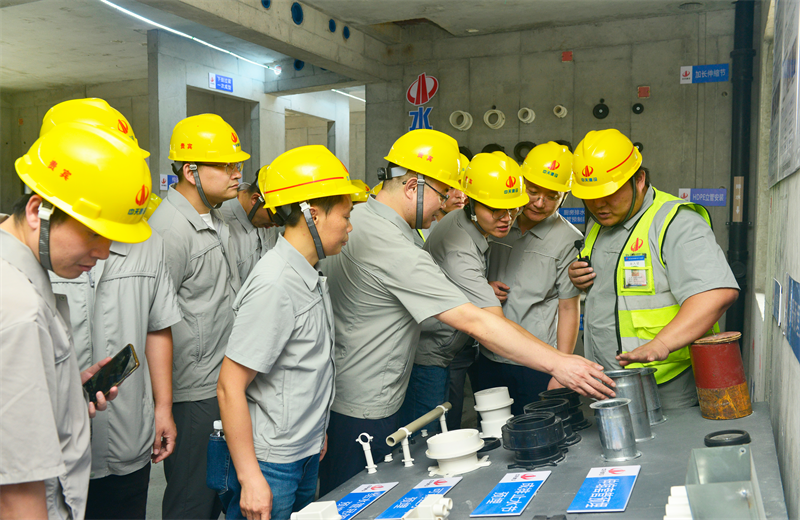 为进一步推进优质客户高效履约，提升交付品质、达成客户满意，2025年6月25日，J9九游建设集团在上海组织召开2025年越秀地产、华润置业客户履约推进会。